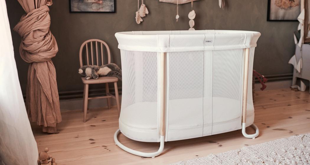 Baby Crib in white mesh with 2 height positions - BabyBjörn