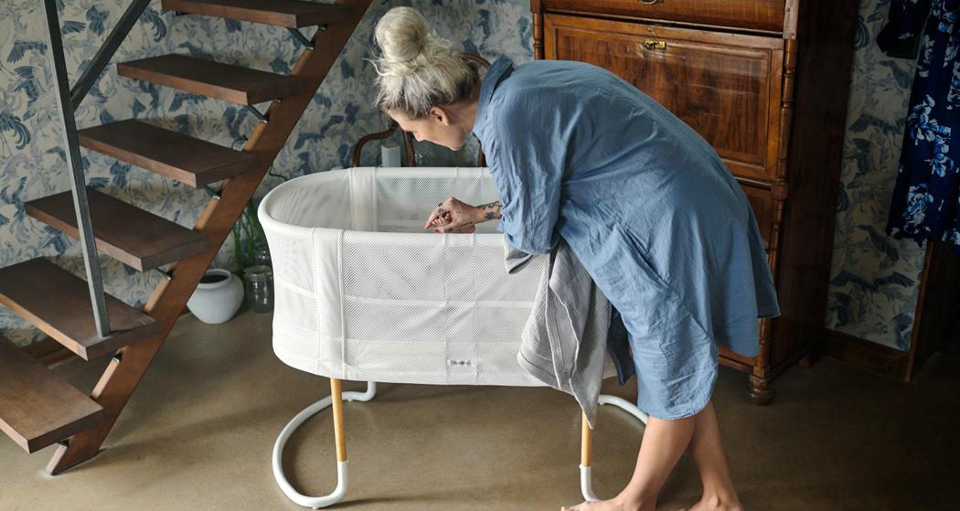 Baby Crib in white mesh with 2 height positions - BabyBjörn