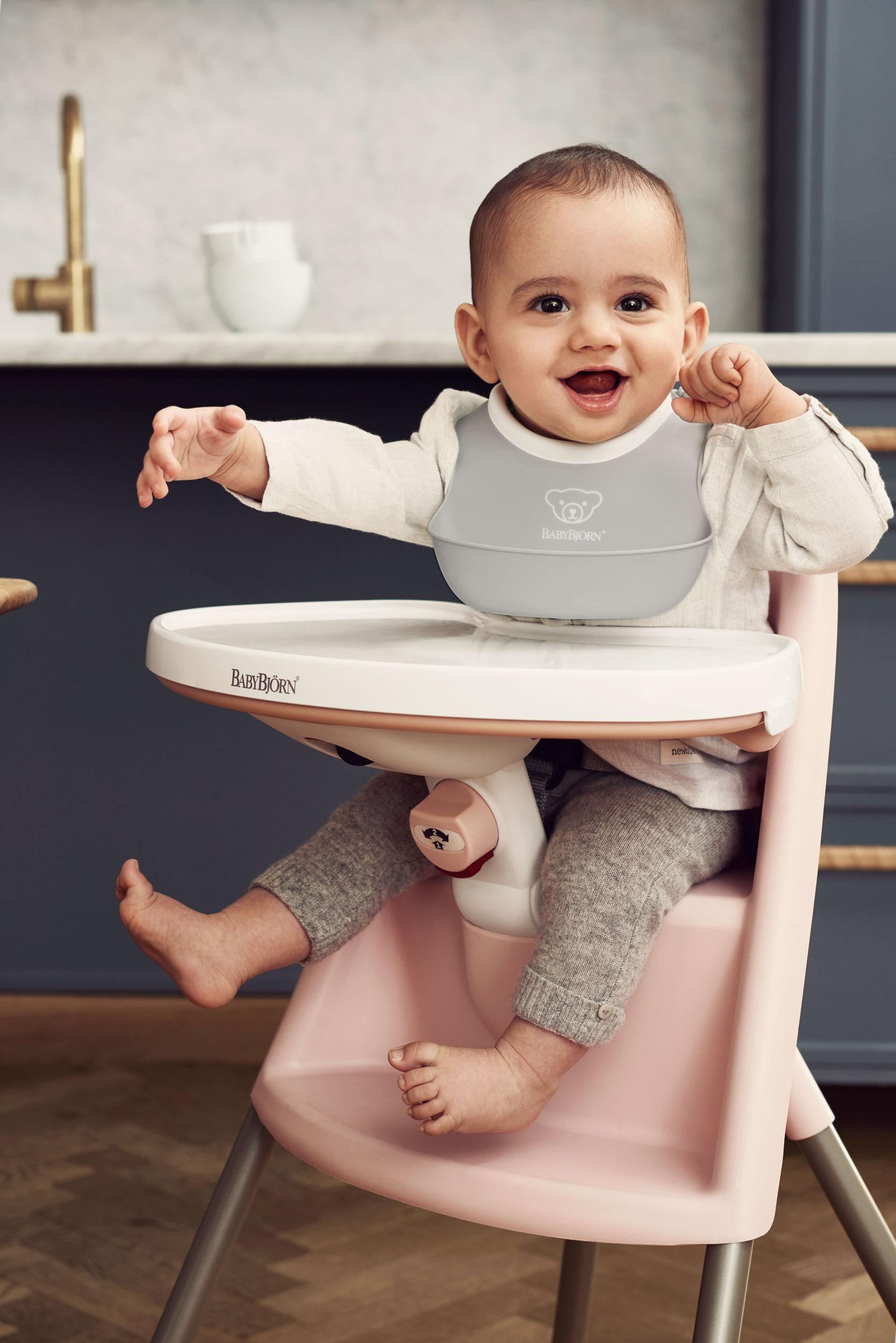Small baby bib with spill pocket, grey - BabyBjörn