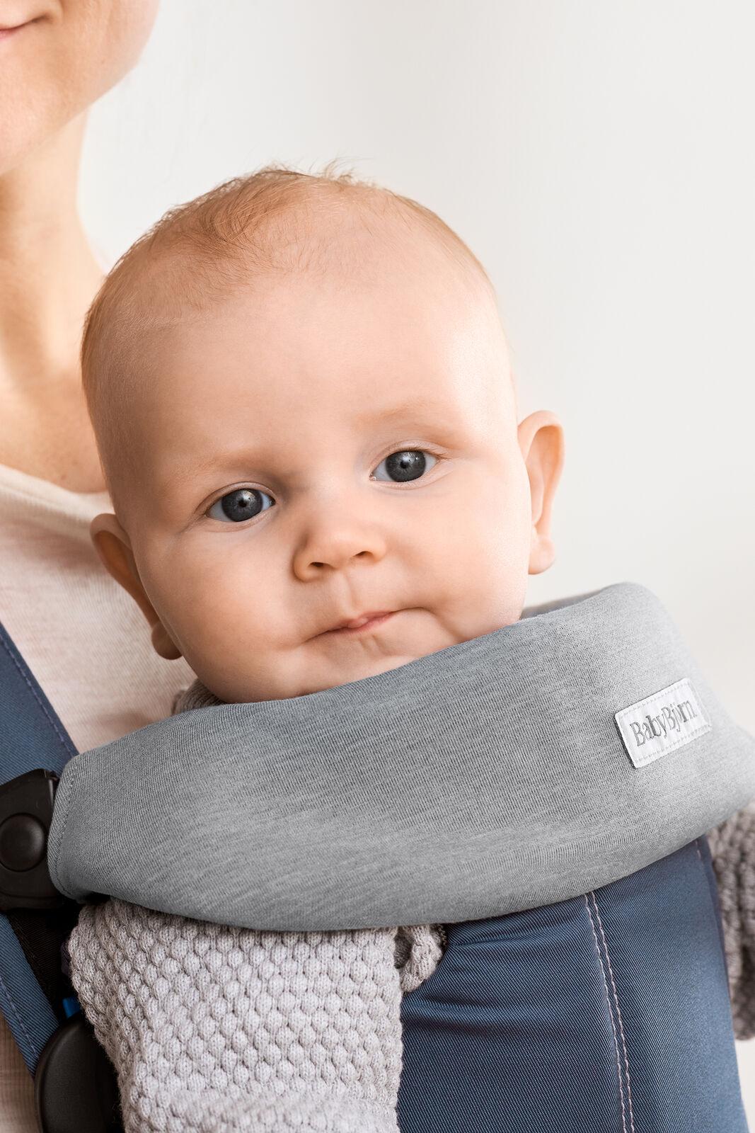 Bib for Baby Carrier Mini and Move Jersey Light Grey BabyBjörn