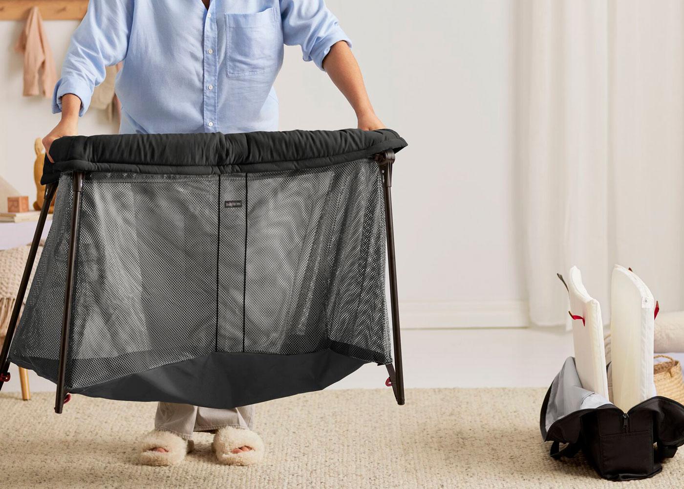 How tu use the Travel Cot Light