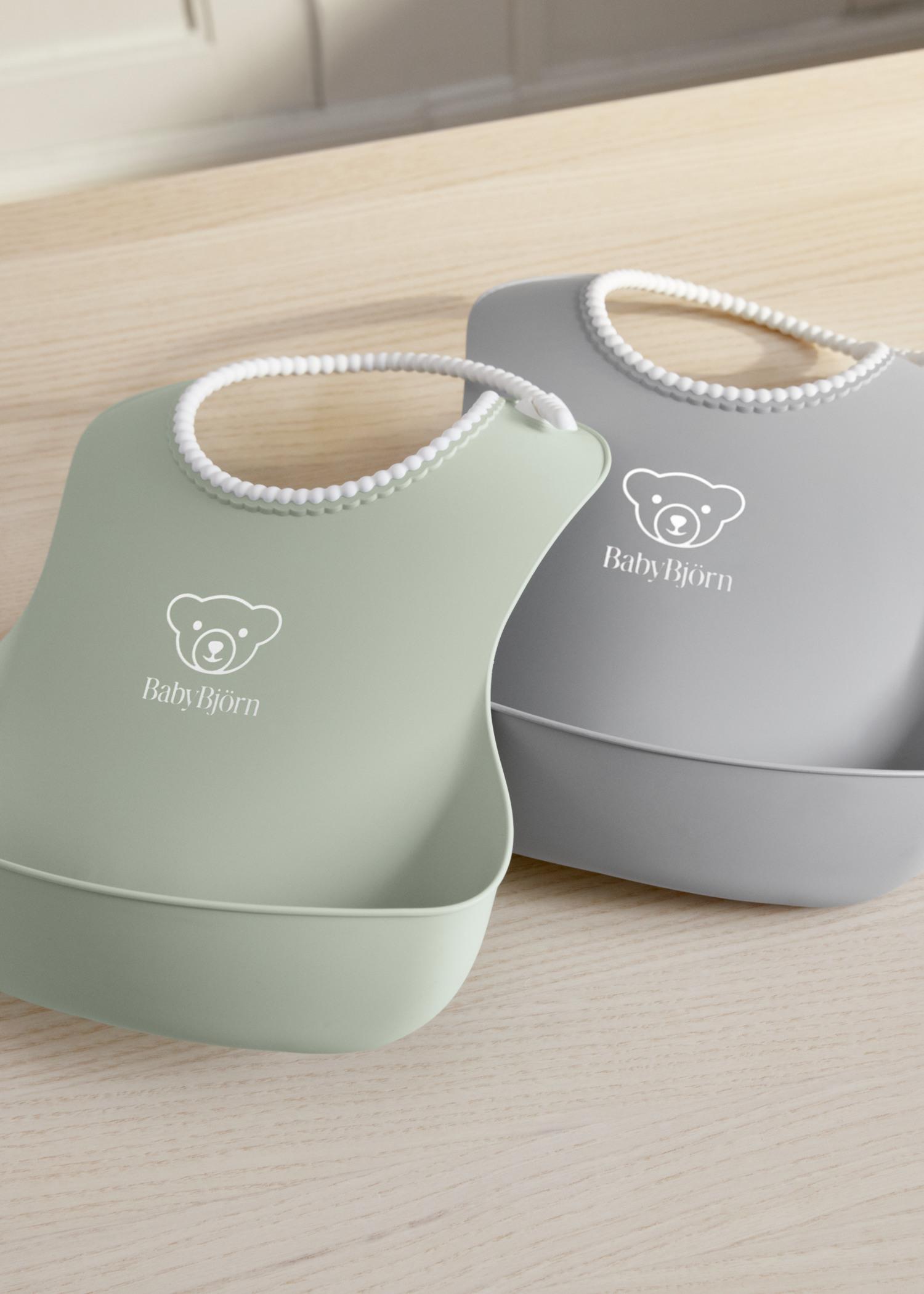 Baby Bib in 2-pack with deep spill pocket - BabyBjörn