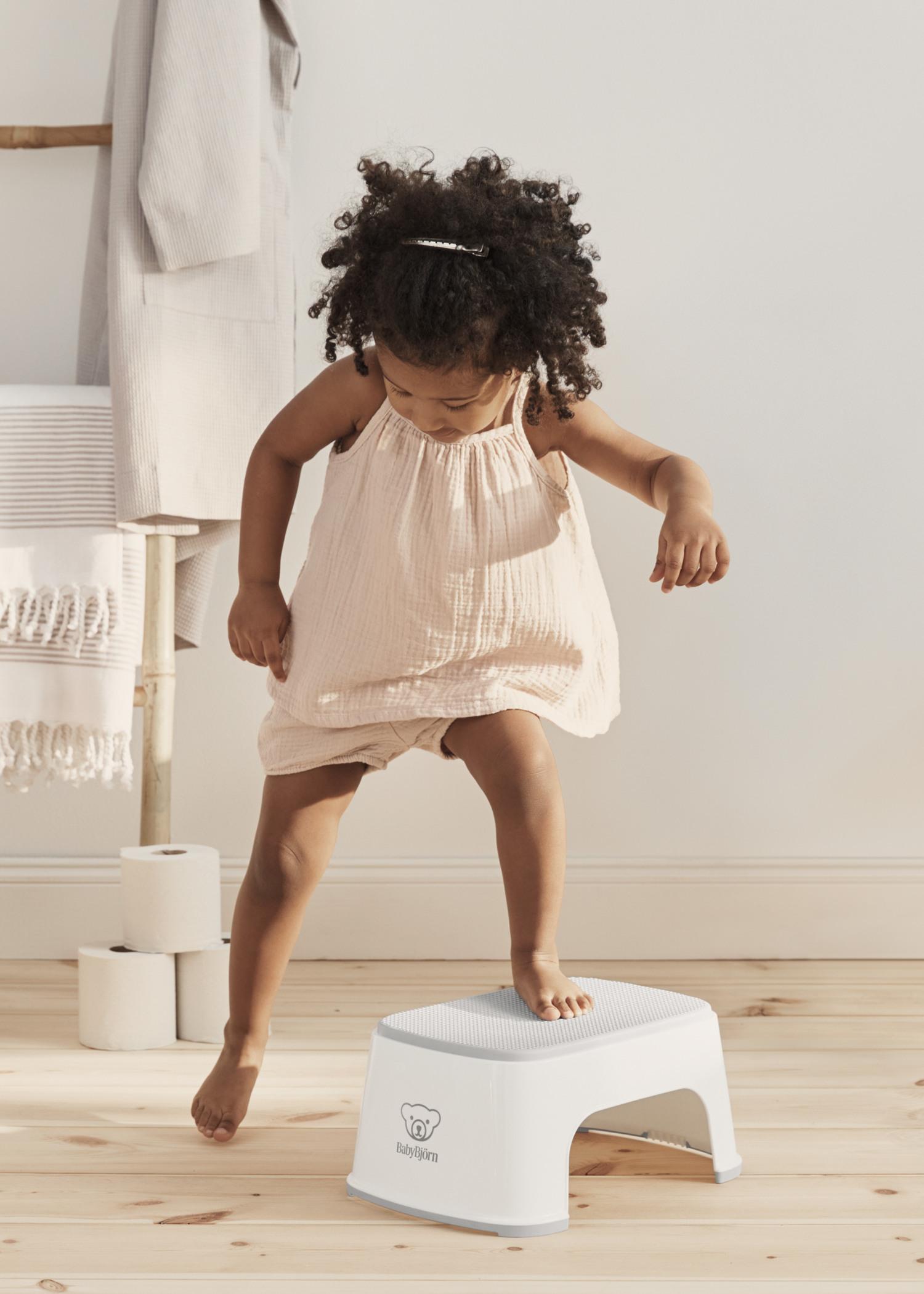 Step Stool in White BPA-free plastic - BabyBjörn