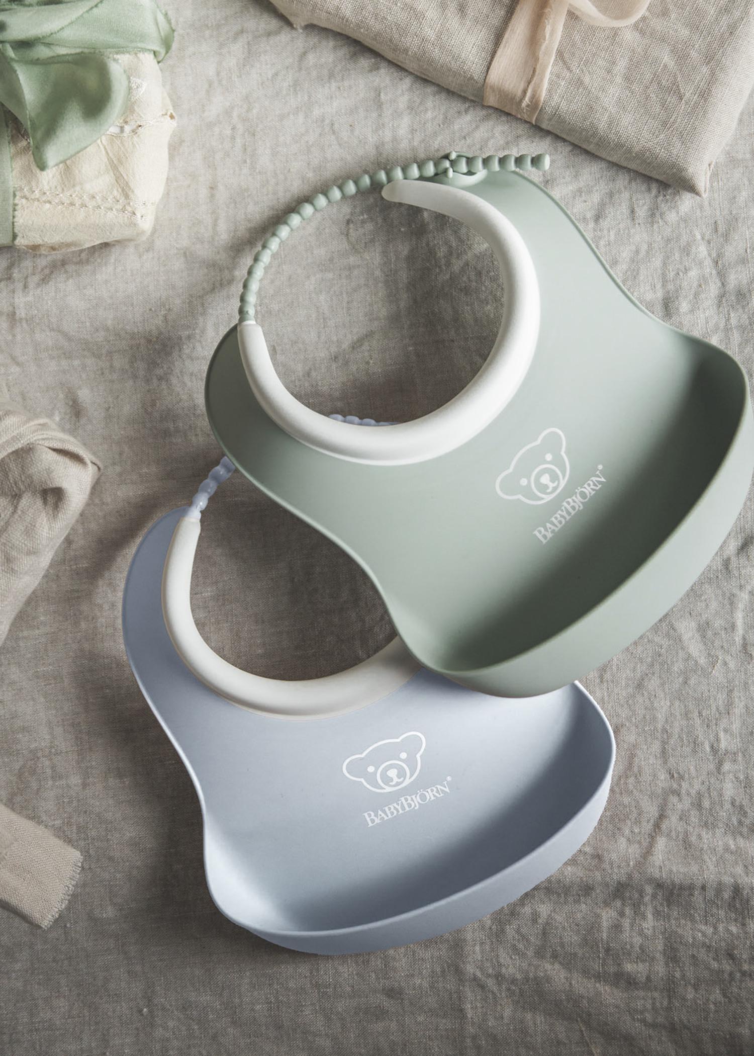 Small Baby Bib in 2-pack in powder blue/powder grey with spill pocket - BabyBjörn