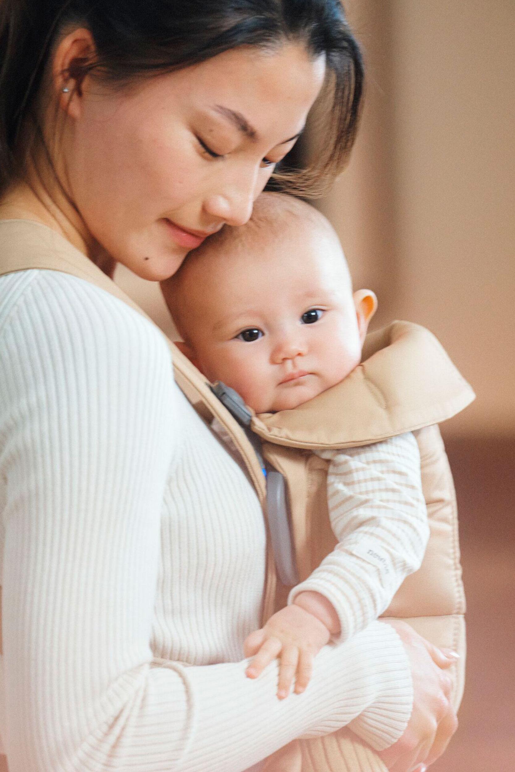 Baby Carrier Mini in Beige Woven - BabyBjörn
