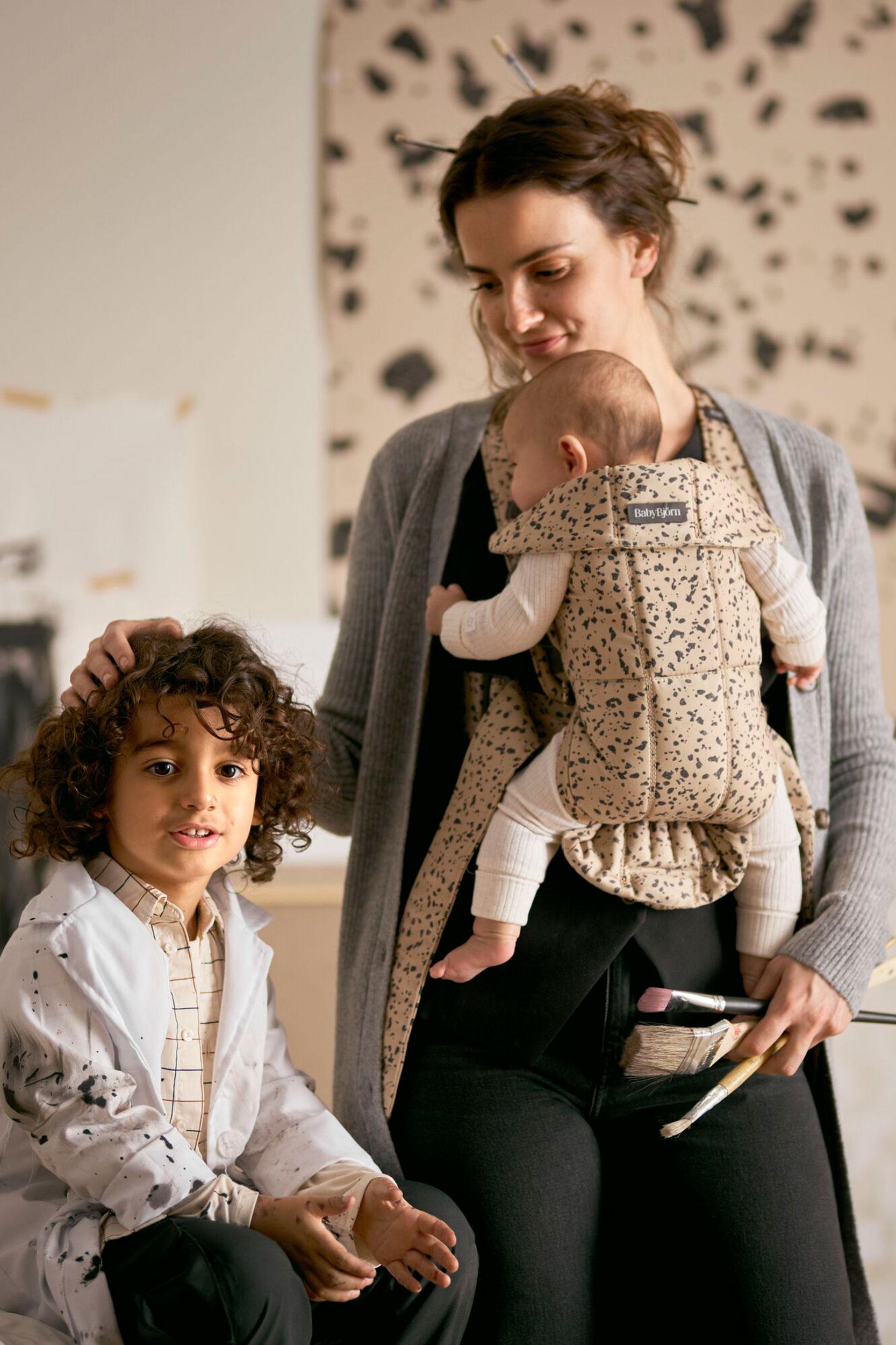 Baby Carrier Mini in Beige/Dark grey print - BabyBjörn