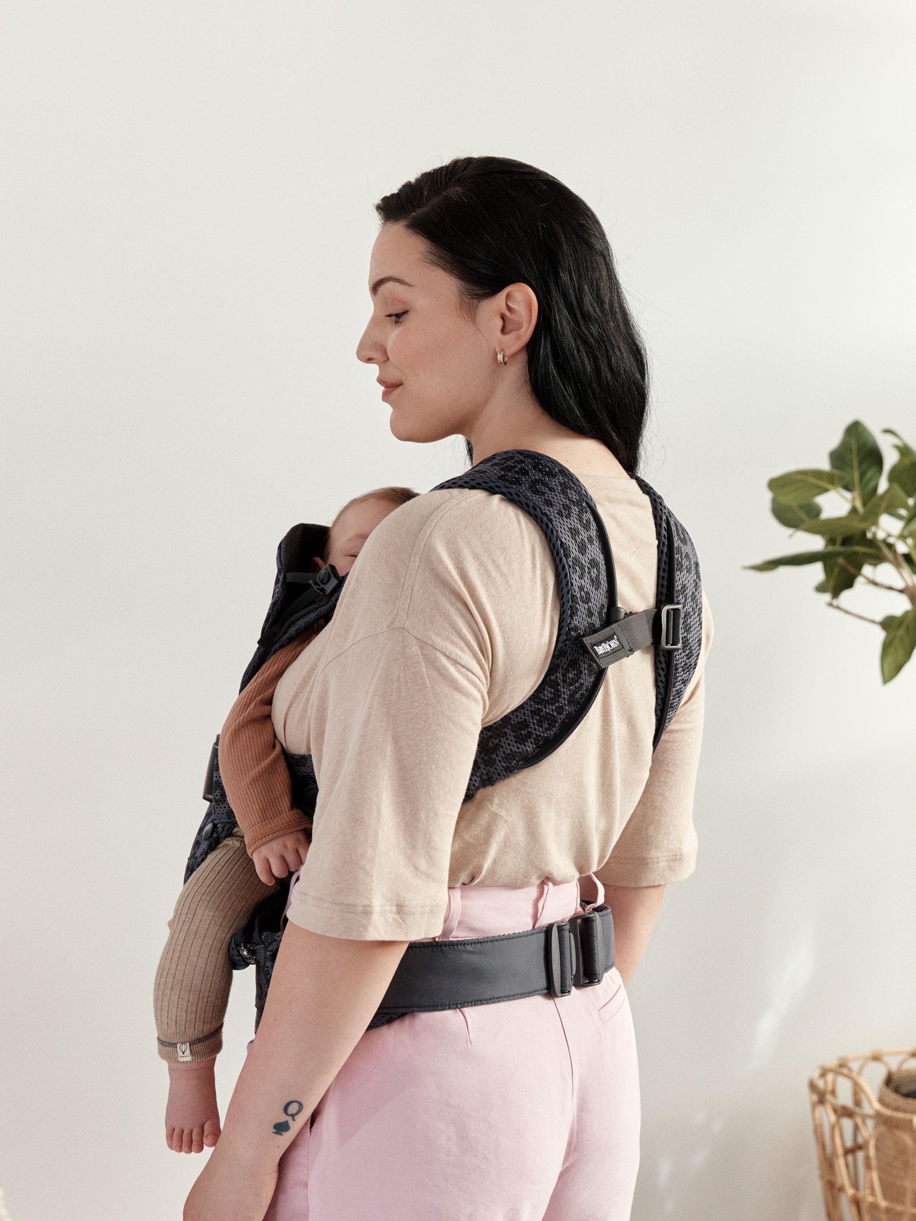 How to adjust the waist belt on Baby Carrier One or One Air - BabyBjörn