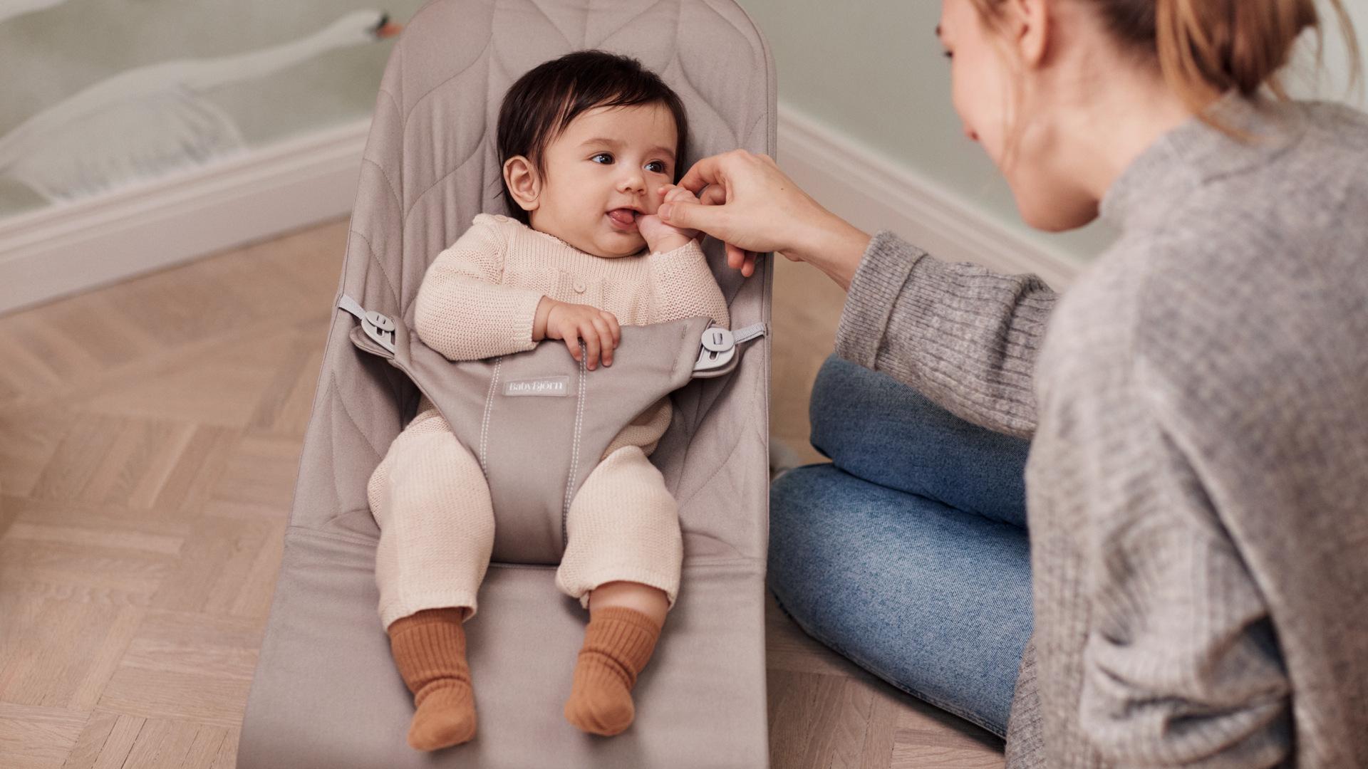 Bouncer Bliss in beige quilted woven - BabyBjörn