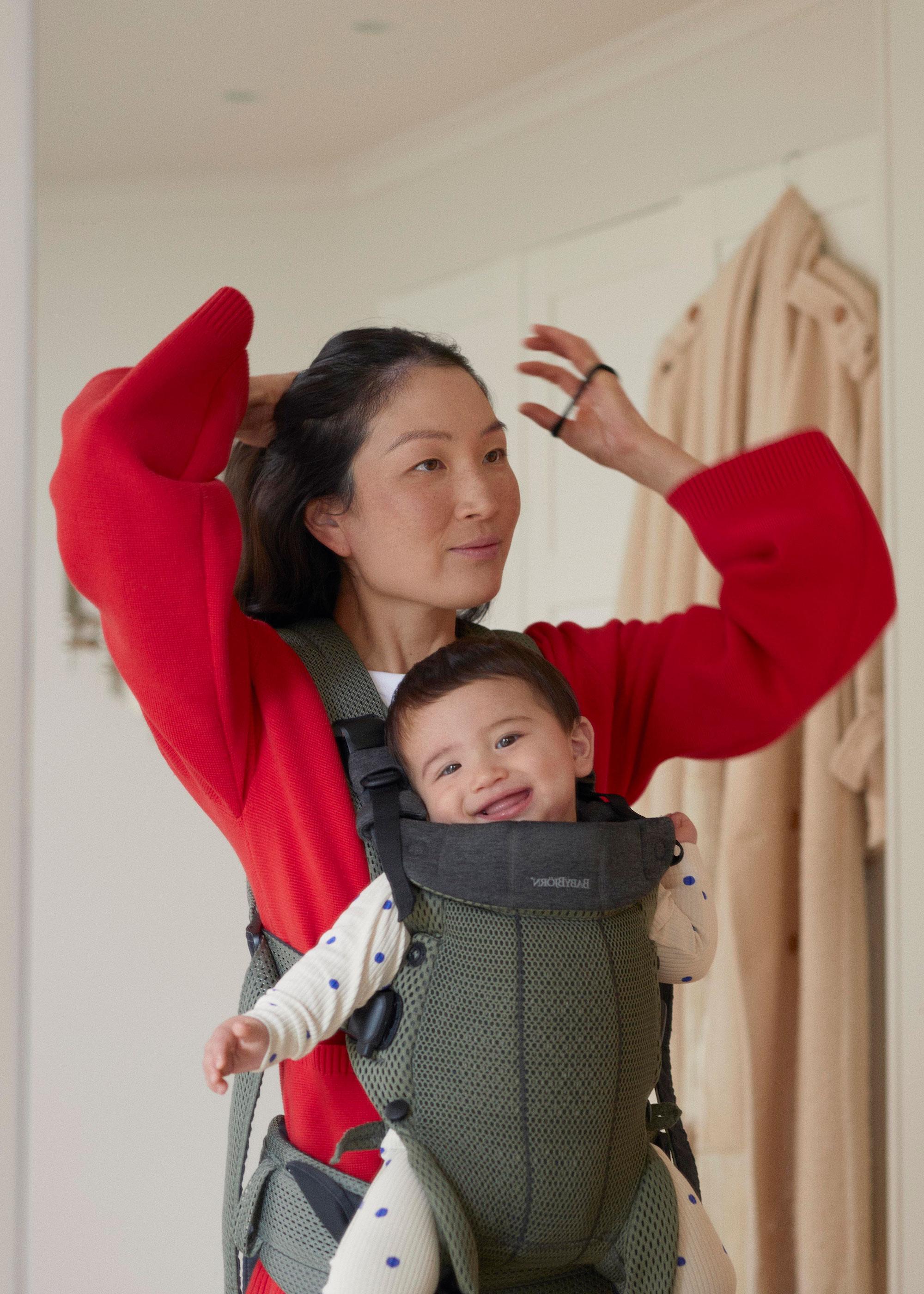 Baby Carrier Harmony in dark green mesh from a baby's pov - BabyBjörn