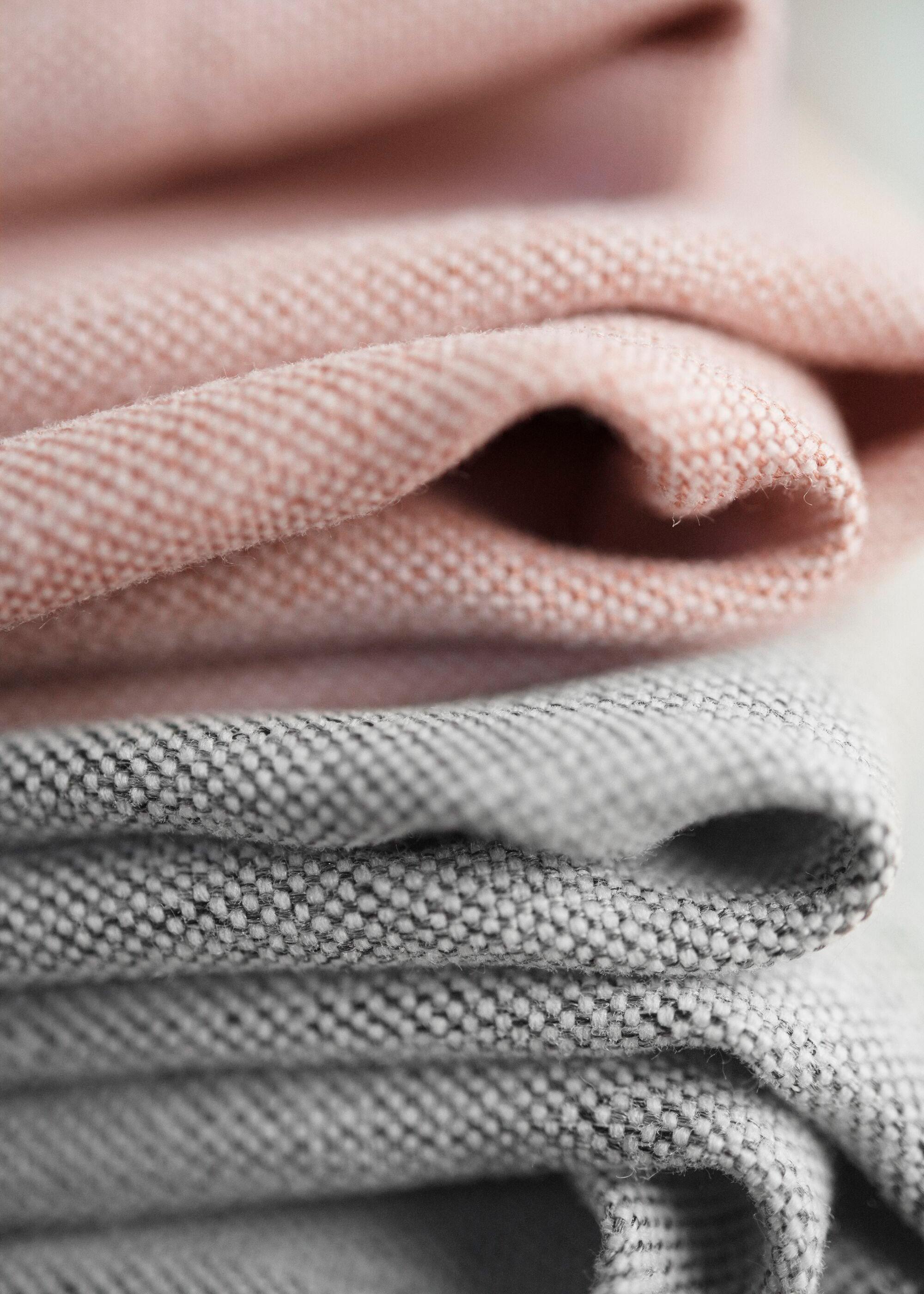 Chic and stain resistant design - BabyBjörn