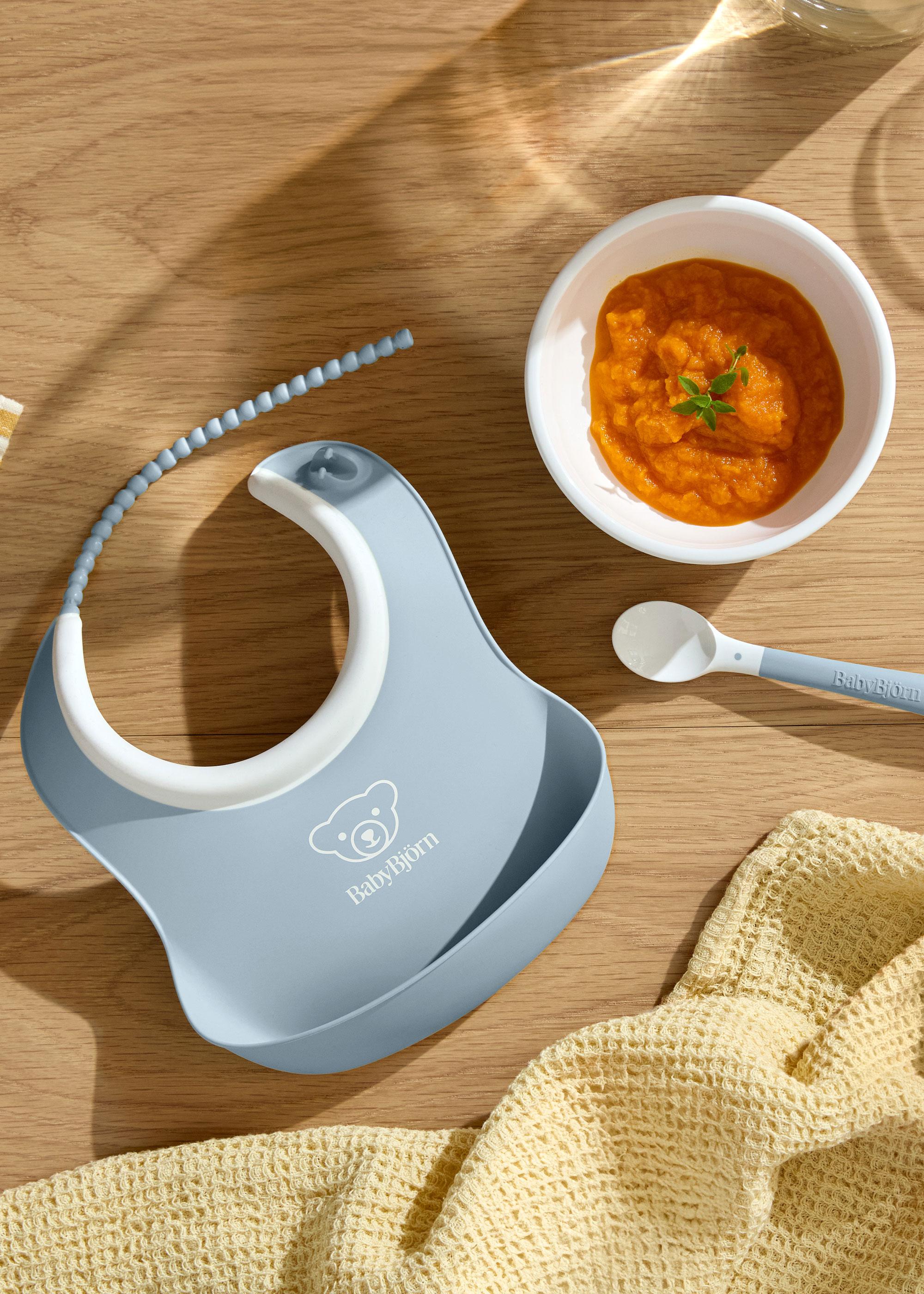 Baby Feeding set in with feeding spoon, bowl and small bib - BabyBjörn