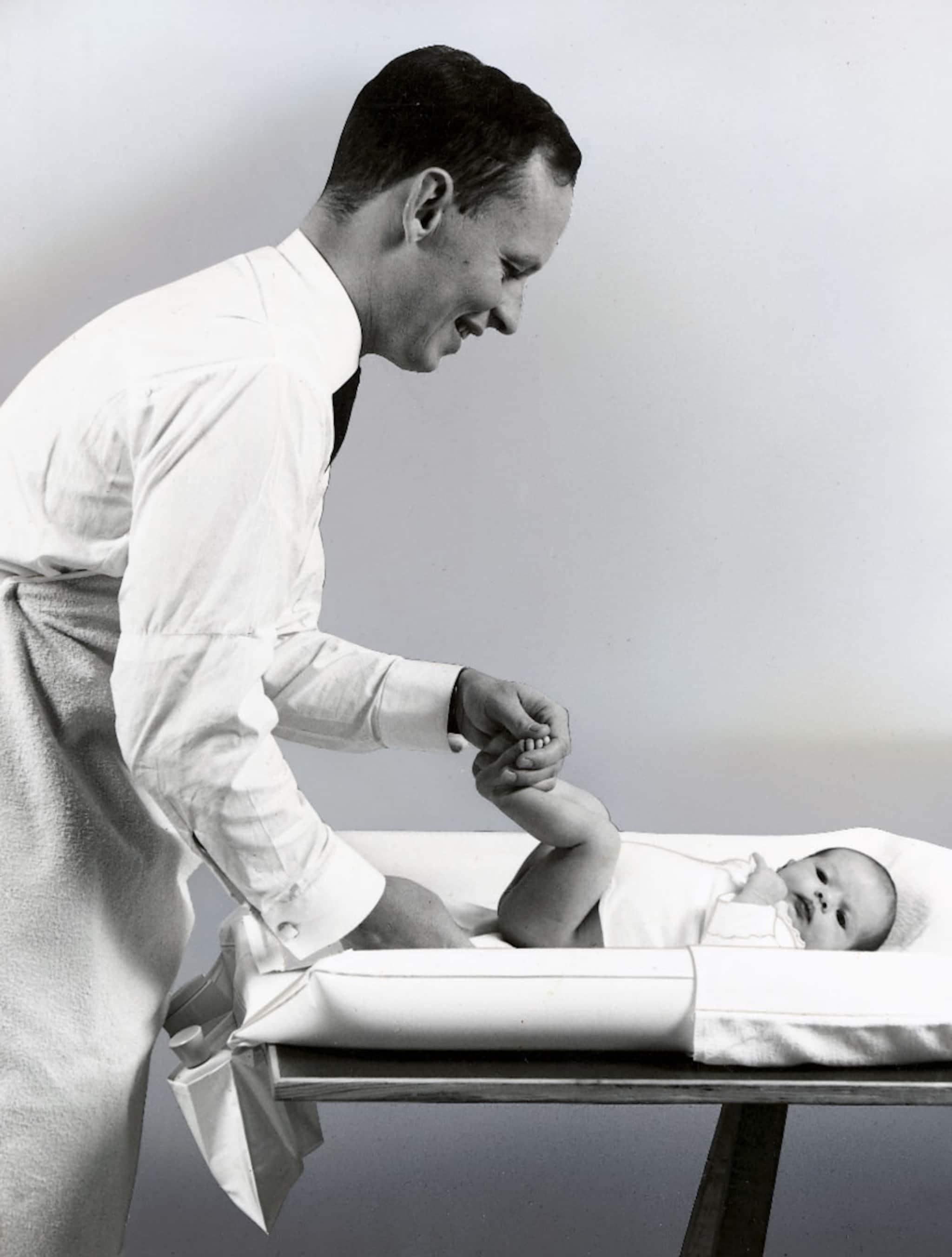 BabyBjörn Björn - the founder with a baby